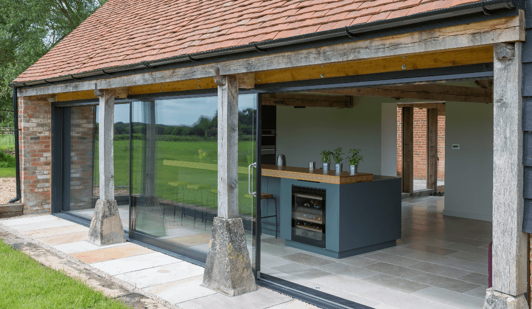 Outdoor Kitchen Cabinets in Florida: What Makes The Best Material?